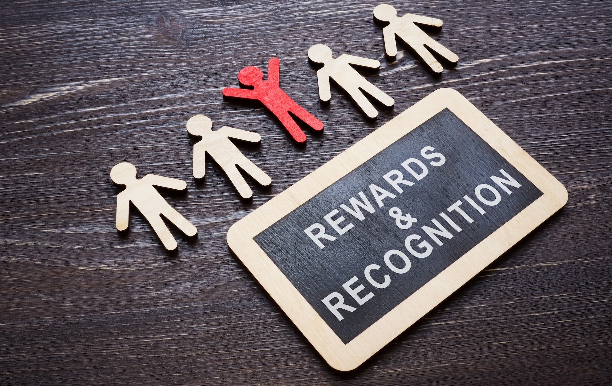 How to build an employee recognition pyramid with peer-to-peer recognition
