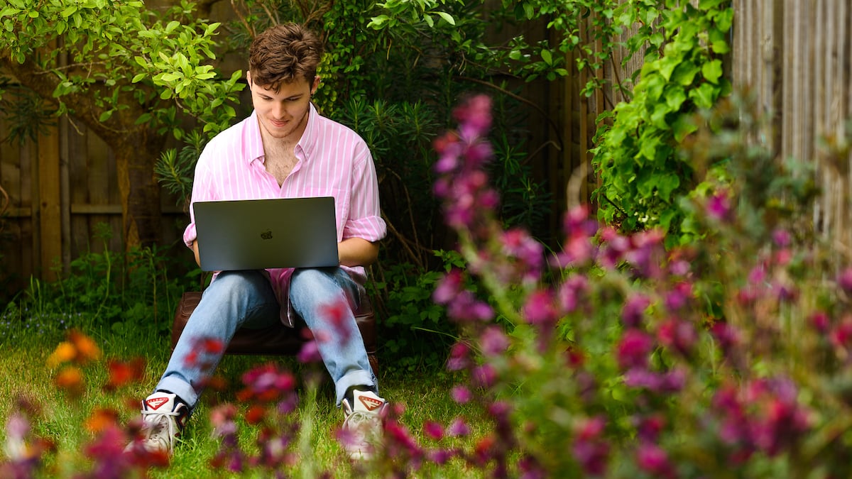 global-working-from-home-garden