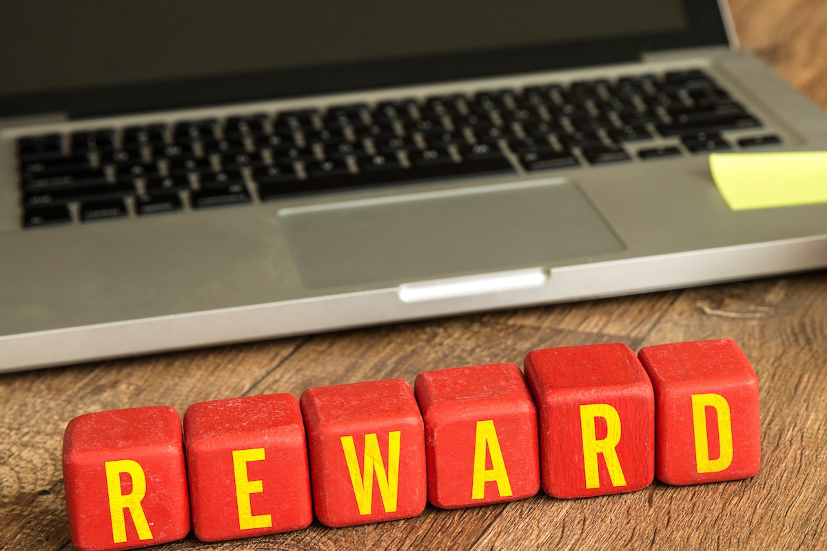 [Blog] 6 Reasons to Go Digital with Your Reward and Recognition Program
